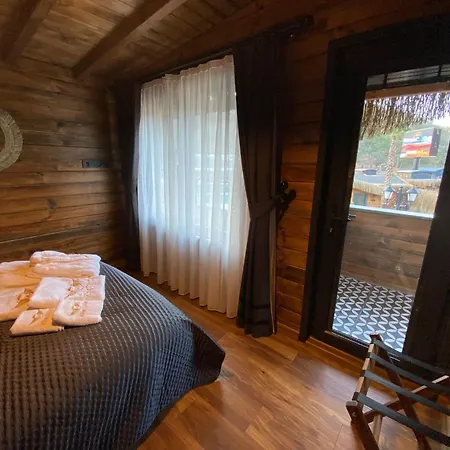 Bed & Breakfast King Tiny House *