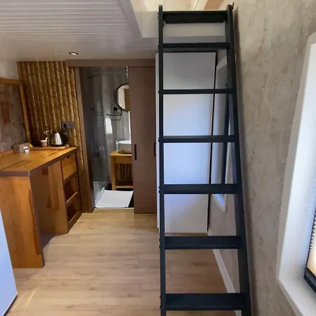 King Tiny House Bed & Breakfast Sile